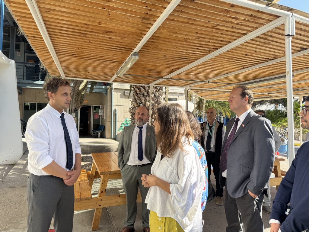 Recibimos la visita del subsecretario de Ciencia, Tecnología, Conocimiento e Innovación, Rafael Araos, junto al seremi de Antofagasta, Héctor Bravo, y al seremi de Tarapacá, Francisco J. Broudissond, quienes conocieron de cerca el trabajo de CIARA y nuestros avances en computación cuántica.