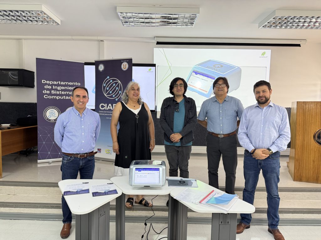 Así vivimos la charla “Computación Cuántica: una nueva frontera” en el Auditorio FICG de la UCN.
El Mg. Javier Urrutia, CEO de CoreDevX, compartió su visión sobre los desafíos y oportunidades de la computación cuántica y su impacto en el futuro de la tecnología.